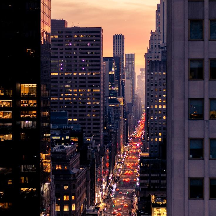 Parents evaluating schools in France